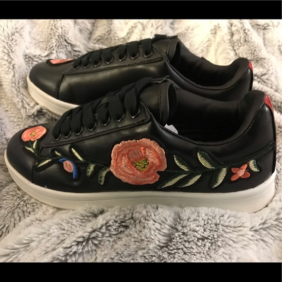Embroidered Flower Roses Black Sneakers - Picture 4 of 8
